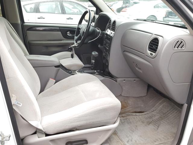 1GKDT13S082106819 - 2008 GMC ENVOY WHITE photo 5