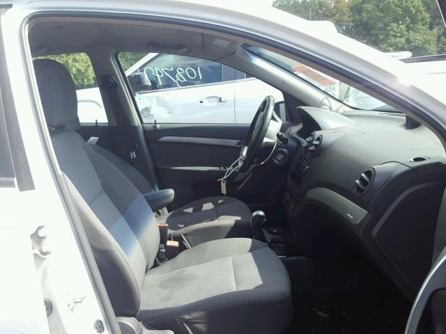 KL1TD5DE5BB136403 - 2011 CHEVROLET AVEO LS WHITE photo 5