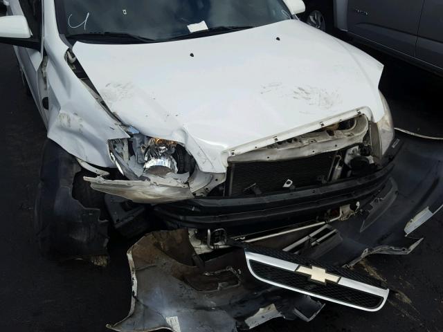 KL1TD5DE5BB136403 - 2011 CHEVROLET AVEO LS WHITE photo 9