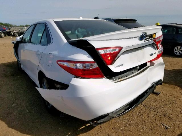 4T1BD1FK0HU212103 - 2017 TOYOTA CAMRY HYBR WHITE photo 3