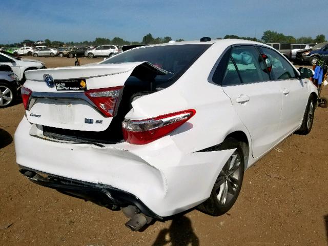 4T1BD1FK0HU212103 - 2017 TOYOTA CAMRY HYBR WHITE photo 4