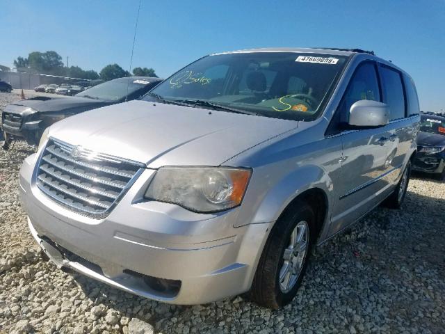 2A4RR5D14AR200829 - 2010 CHRYSLER TOWN & COU SILVER photo 2