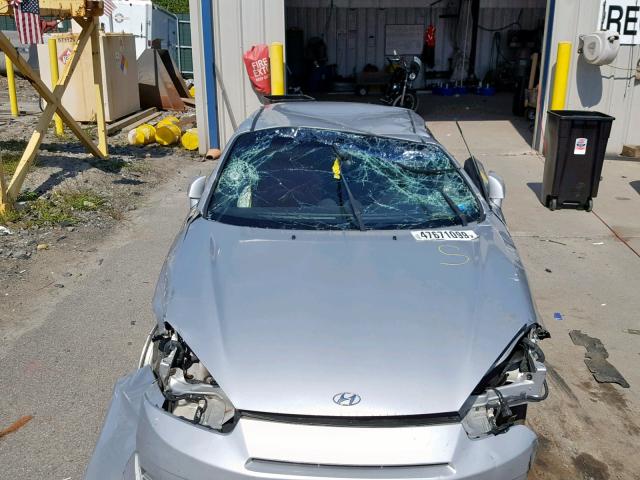 KMHHN66F28U288655 - 2008 HYUNDAI TIBURON GT SILVER photo 9