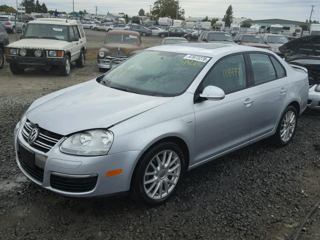 3VWRJ71K58M182569 - 2008 VOLKSWAGEN JETTA WOLF SILVER photo 2