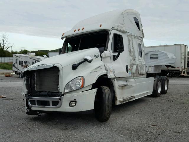 1FVXGF003GLGX5659 - 2016 FREIGHTLINER CASCADIA 1 WHITE photo 2