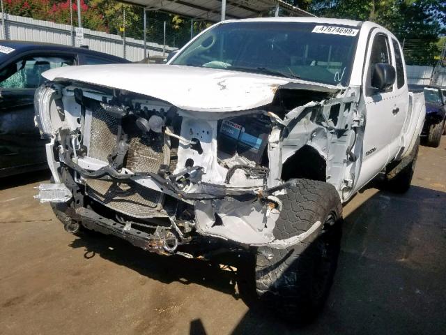 5TETU62N28Z524985 - 2008 TOYOTA TACOMA PRE WHITE photo 2