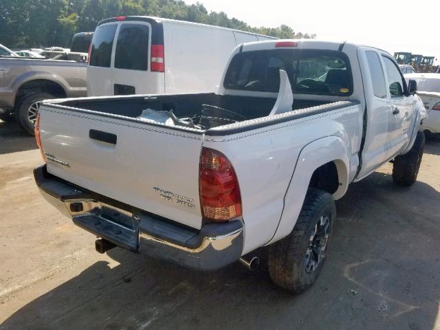 5TETU62N28Z524985 - 2008 TOYOTA TACOMA PRE WHITE photo 4