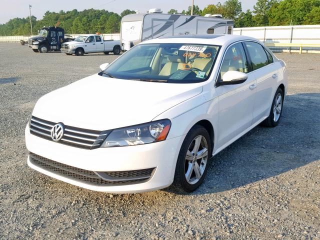 1VWBH7A3XCC024700 - 2012 VOLKSWAGEN PASSAT SE WHITE photo 2