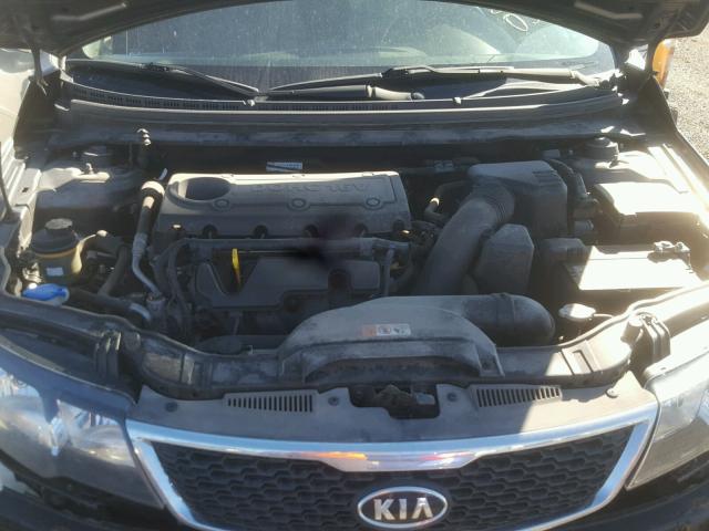 KNAFU4A28D5730587 - 2013 KIA FORTE EX GRAY photo 7