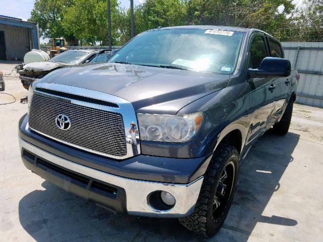 5TFDM5F10CX036267 - 2012 TOYOTA TUNDRA CRE GRAY photo 2