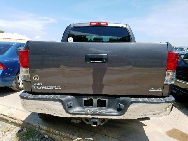 5TFDM5F10CX036267 - 2012 TOYOTA TUNDRA CRE GRAY photo 9