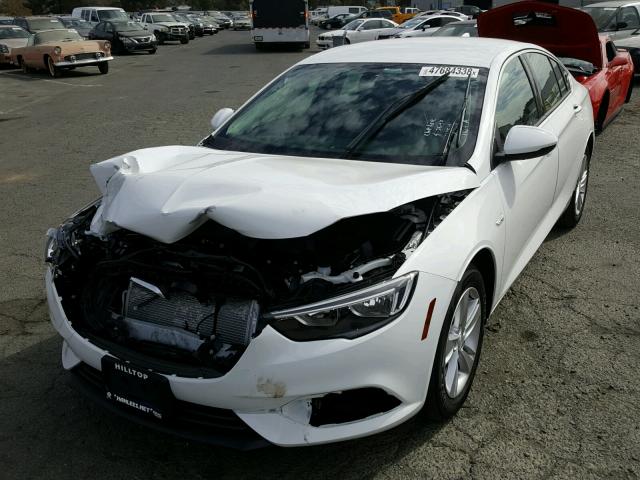 W04GL6SX4J1132350 - 2018 BUICK REGAL PREF WHITE photo 2