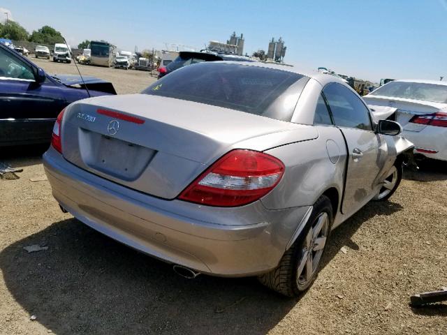 WDBWK54F46F085851 - 2006 MERCEDES-BENZ SLK 280 SILVER photo 4