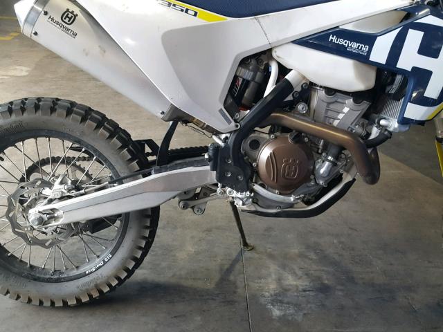 VBKUAH401JM208291 - 2018 HUSQVARNA FE350 WHITE photo 7