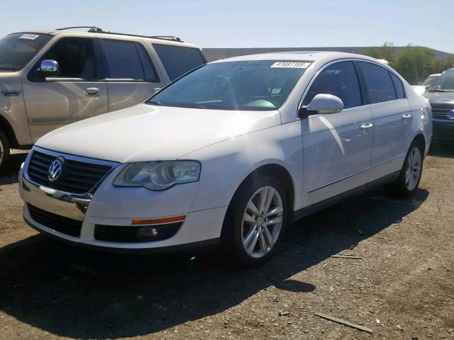 WVWJK93C69P043934 - 2009 VOLKSWAGEN PASSAT TUR WHITE photo 2