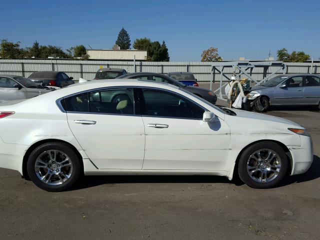 19UUA86569A013960 - 2009 ACURA TL WHITE photo 9