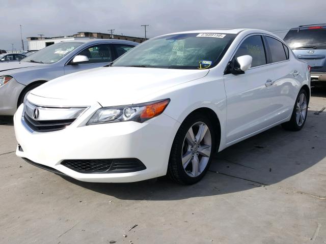 19VDE1F30FE010952 - 2015 ACURA ILX 20 WHITE photo 2