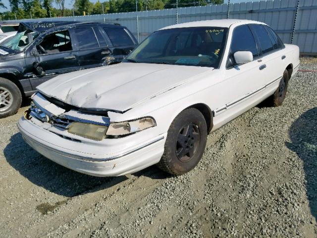 2FALP74W5VX235024 - 1997 FORD CROWN VICT WHITE photo 2