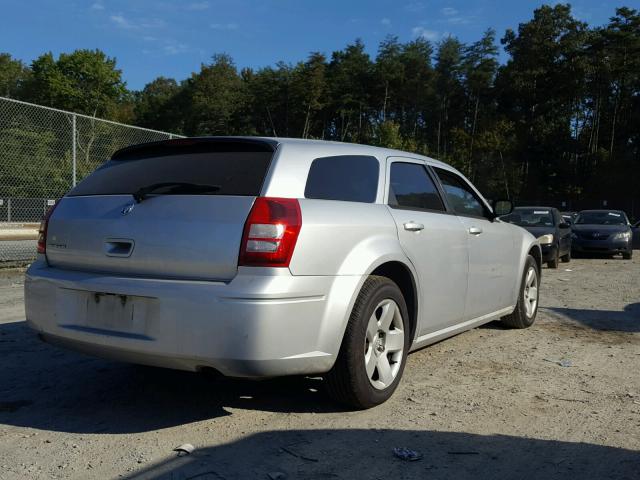 2D4FV47T78H148420 - 2008 DODGE MAGNUM SILVER photo 4