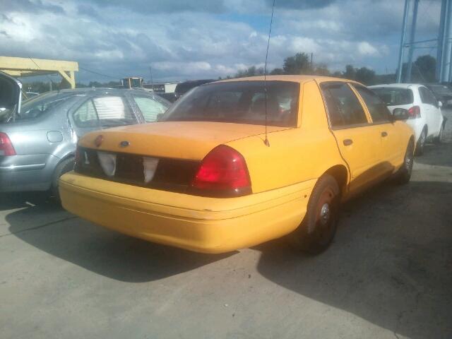 2FAFP70WX5X145239 - 2005 FORD CROWN VICT YELLOW photo 4