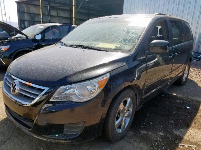 2V4RW3DG7BR670609 - 2011 VOLKSWAGEN ROUTAN SE BLACK photo 2