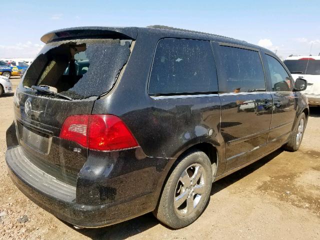 2V4RW3DG7BR670609 - 2011 VOLKSWAGEN ROUTAN SE BLACK photo 4