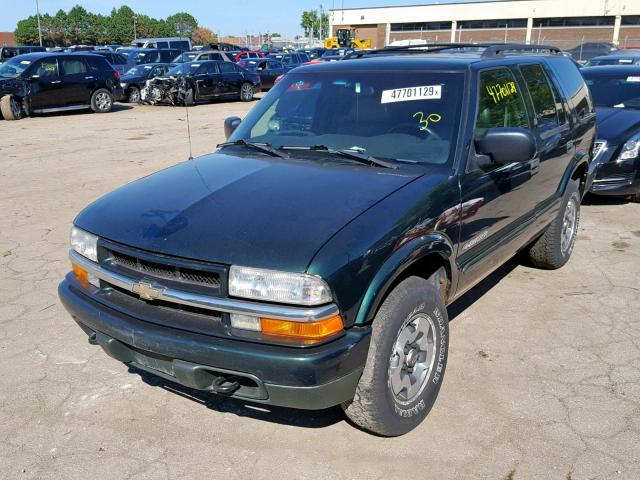 1GNDT13W52K106120 - 2002 CHEVROLET BLAZER GREEN photo 2