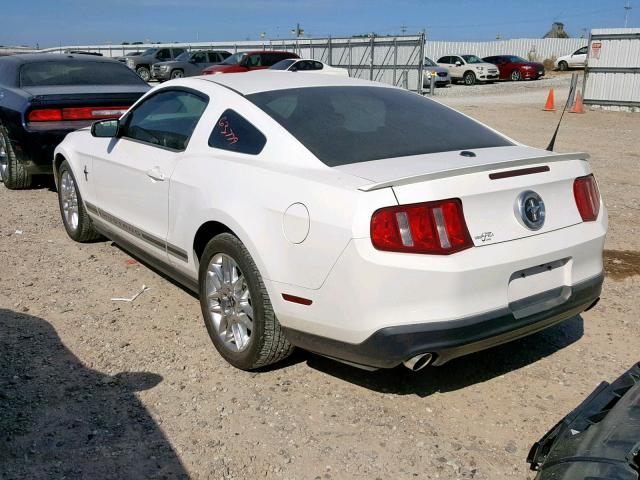 1ZVBP8AMXC5256655 - 2012 FORD MUSTANG WHITE photo 3
