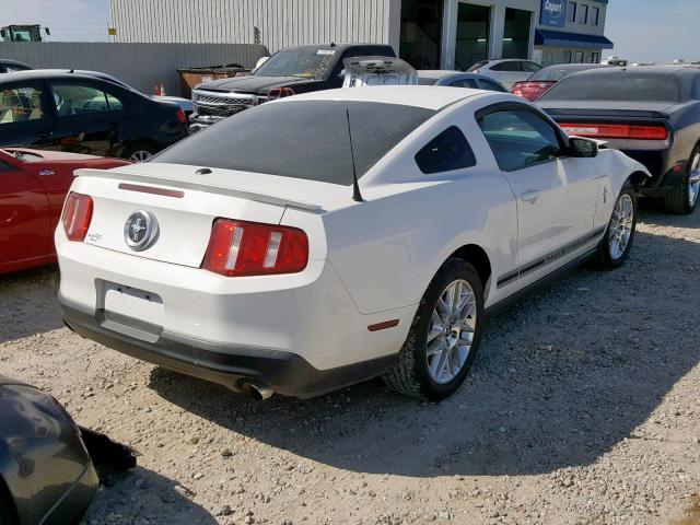 1ZVBP8AMXC5256655 - 2012 FORD MUSTANG WHITE photo 4