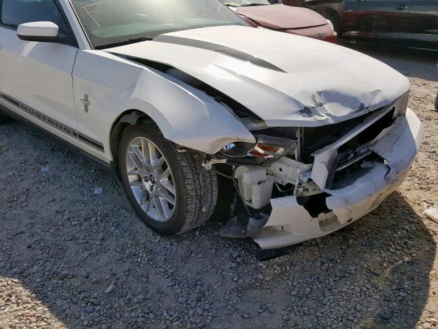 1ZVBP8AMXC5256655 - 2012 FORD MUSTANG WHITE photo 9