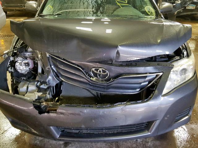 4T4BF3EK0BR119926 - 2011 TOYOTA CAMRY BASE GRAY photo 7