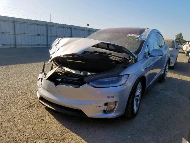 5YJXCDE23JF091601 - 2018 TESLA MODEL X GRAY photo 2