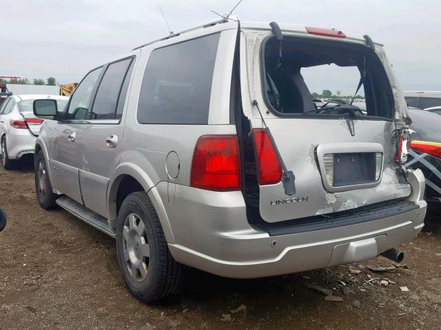 5LMFU28596LJ09440 - 2006 LINCOLN NAVIGATOR SILVER photo 3