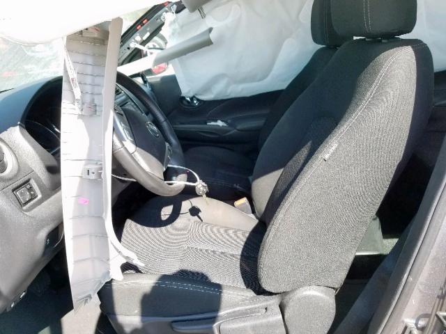 3N1CN7AP4JL848344 - 2018 NISSAN VERSA S GRAY photo 5