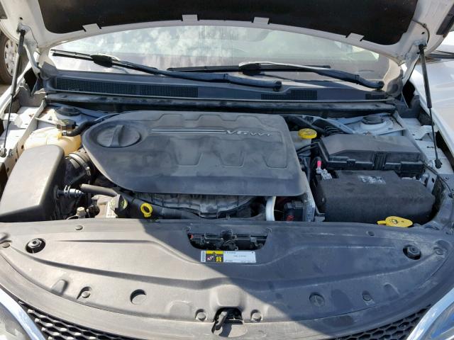 1C3CCCCGXFN542950 - 2015 CHRYSLER 200 C WHITE photo 7