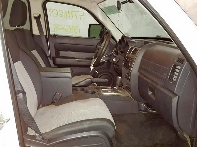 1D8GU28K88W140196 - 2008 DODGE NITRO SXT WHITE photo 5