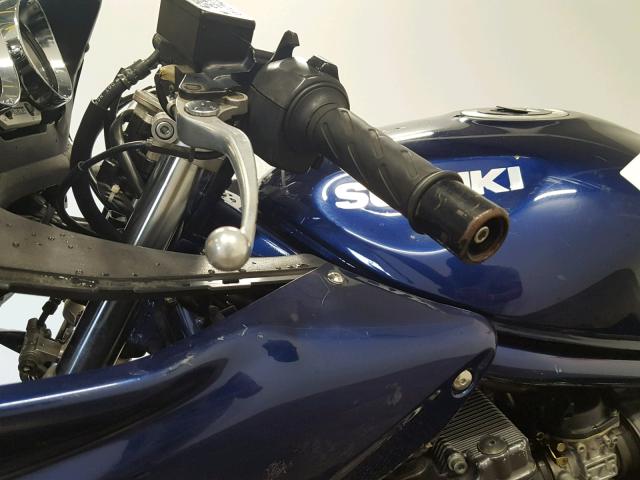 JS1GV77A522100667 - 2002 SUZUKI GSF1200 BA BLUE photo 18