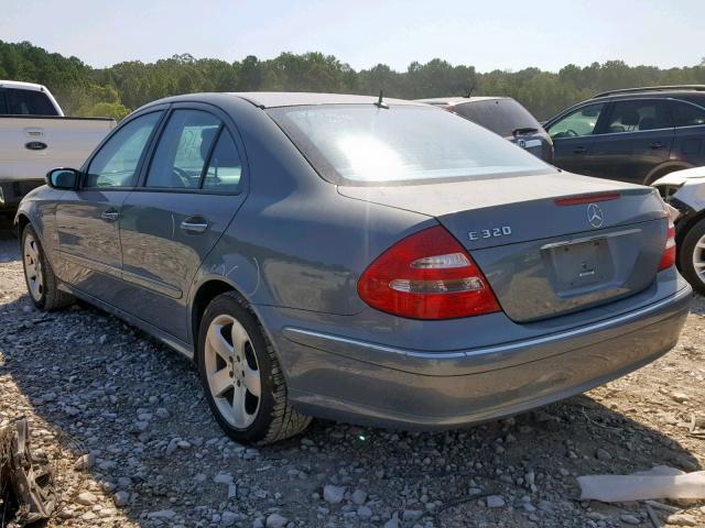 WDBUF65J44A456215 - 2004 MERCEDES-BENZ E 320 BLUE photo 3