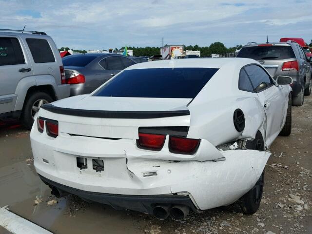 2G1FT1EW2D9134159 - 2013 CHEVROLET CAMARO 2SS WHITE photo 4