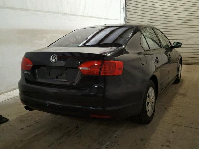 3VW2K7AJ9DM300638 - 2013 VOLKSWAGEN JETTA BASE Սև լուսանկար 4