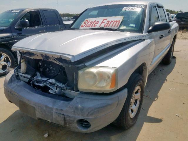 1D7HE28K95S264664 - 2005 DODGE DAKOTA QUA SILVER photo 2