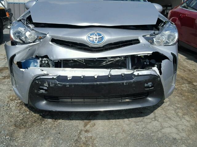 JTDZN3EU2HJ072183 - 2017 TOYOTA PRIUS V SILVER photo 9