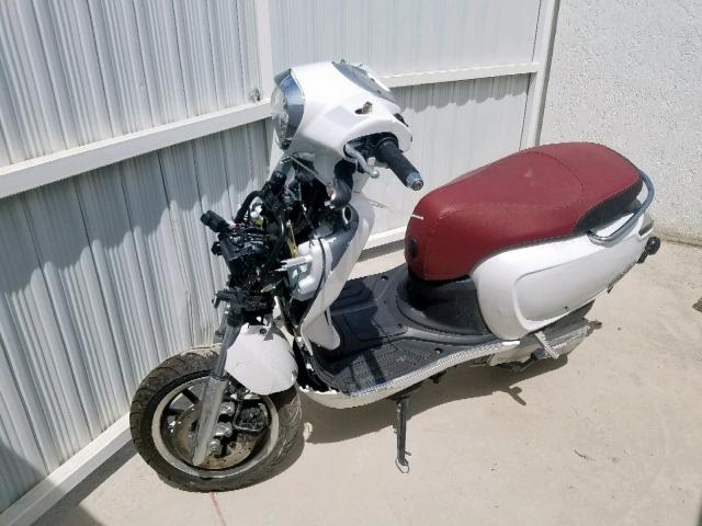 LC2DBJ142JC100327 - 2018 KYMCO USA INC LIKE 150 WHITE photo 2