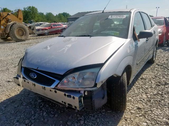 1FAFP34N17W117595 - 2007 FORD FOCUS ZX4 SILVER photo 2