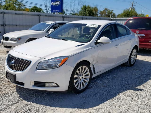 2G4GR5EK3C9154834 - 2012 BUICK REGAL WHITE photo 2