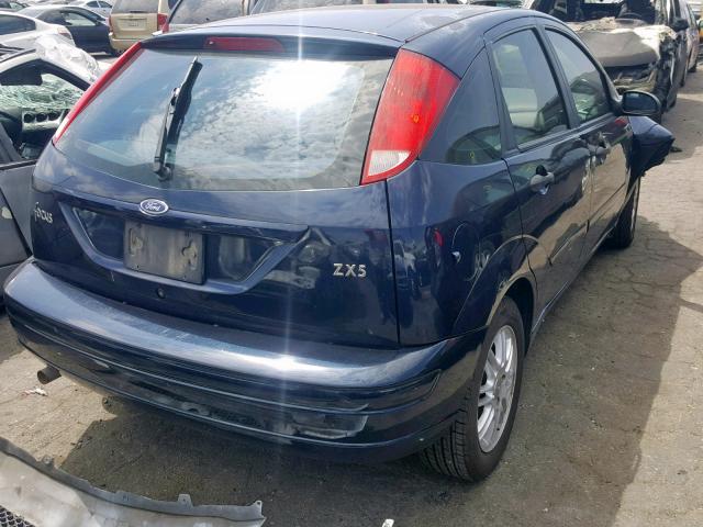 3FAFP37Z93R175952 - 2003 FORD FOCUS ZX5 BLUE photo 4