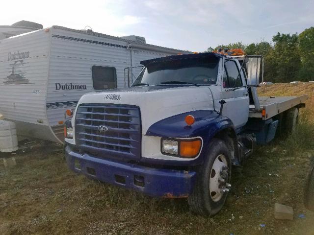 3FEWF80C2XMA00453 - 1999 FORD F800 WHITE photo 2