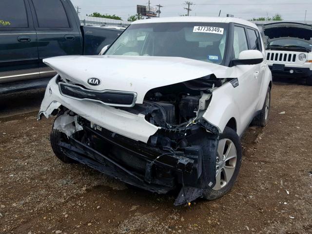 KNDJN2A27F7204666 - 2015 KIA SOUL WHITE photo 2