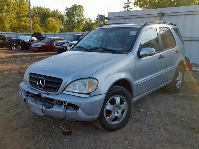 4JGAB57E04A482297 - 2004 MERCEDES-BENZ ML 350 SILVER photo 2