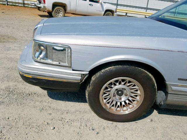 1LNLM83W0PY632357 - 1993 LINCOLN TOWN CAR C BLUE photo 9